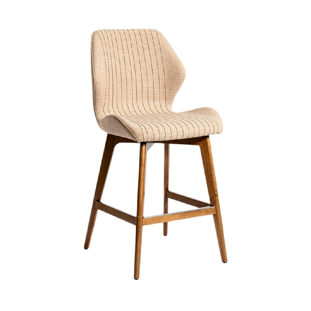 "Chaise moderne en tissu beige avec dossier arrondi et pieds en bois"